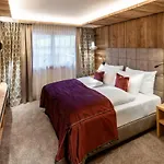 Hotel Der Postwirt 4*