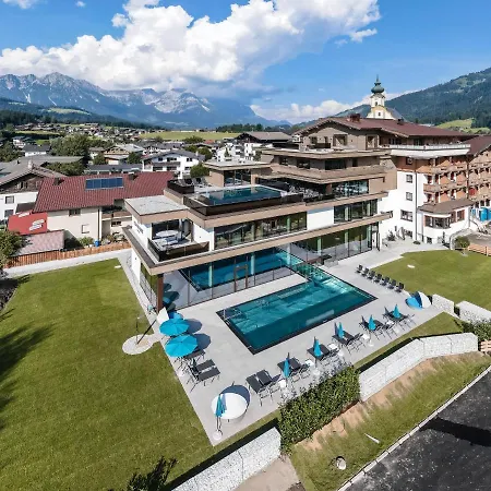 Hotel Der Postwirt 4*