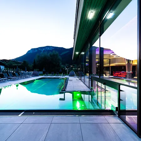 Hotel Der Postwirt 4*