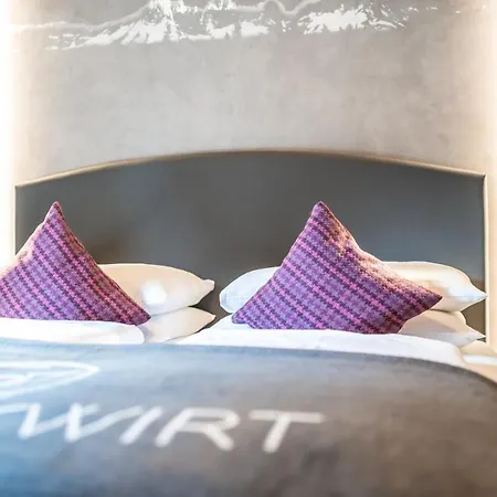 Hotel Der Postwirt 4*