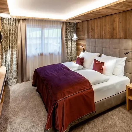 Hotel Der Postwirt 4*